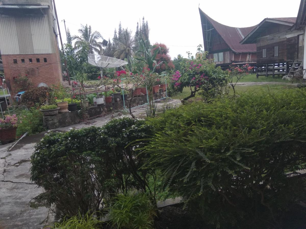 Bernard Guest House&Resto RedPartner Ambarita Exterior foto